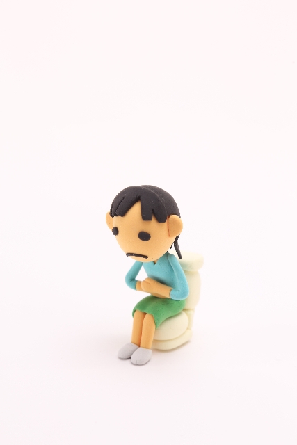 便秘に悩む女性